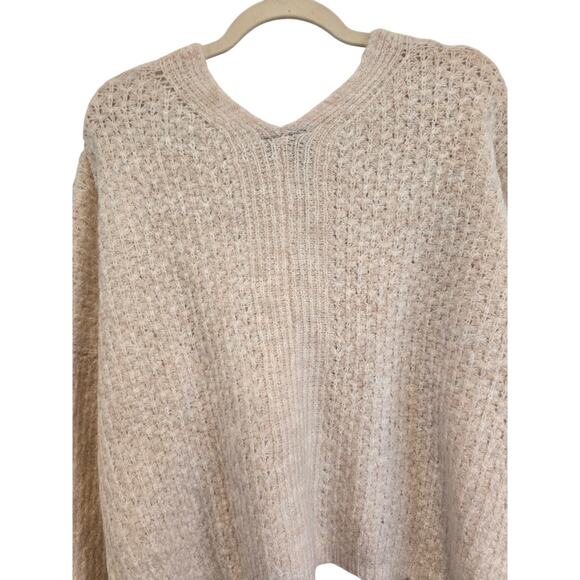 VICI beautiful cream vneck sweater size large, nwot - Picture 6 of 9